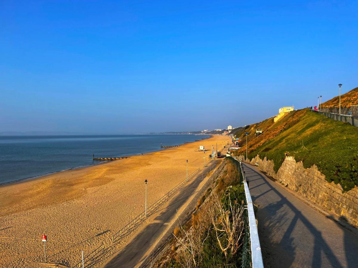 Private Two Bedroom Residence In Southbourne - Private Parking - Off The High Street - Minutes Away From The Beach Μπόρνμουθ Εξωτερικό φωτογραφία
