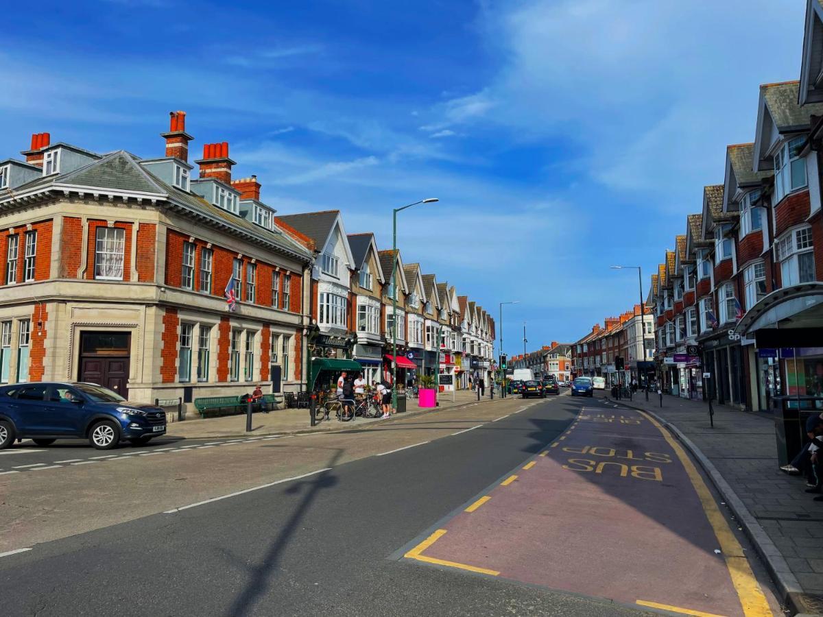 Private Two Bedroom Residence In Southbourne - Private Parking - Off The High Street - Minutes Away From The Beach Μπόρνμουθ Εξωτερικό φωτογραφία