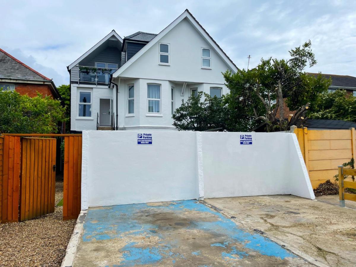 Private Two Bedroom Residence In Southbourne - Private Parking - Off The High Street - Minutes Away From The Beach Μπόρνμουθ Εξωτερικό φωτογραφία