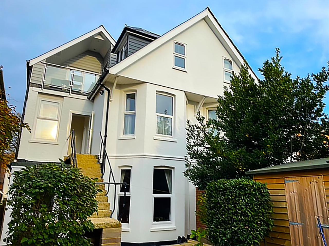 Private Two Bedroom Residence In Southbourne - Private Parking - Off The High Street - Minutes Away From The Beach Μπόρνμουθ Εξωτερικό φωτογραφία