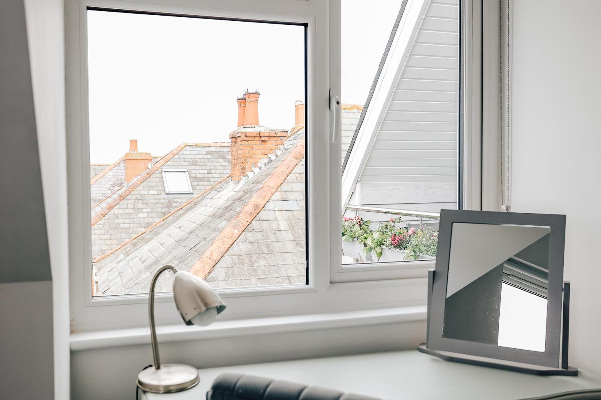 Private Two Bedroom Residence In Southbourne - Private Parking - Off The High Street - Minutes Away From The Beach Μπόρνμουθ Εξωτερικό φωτογραφία