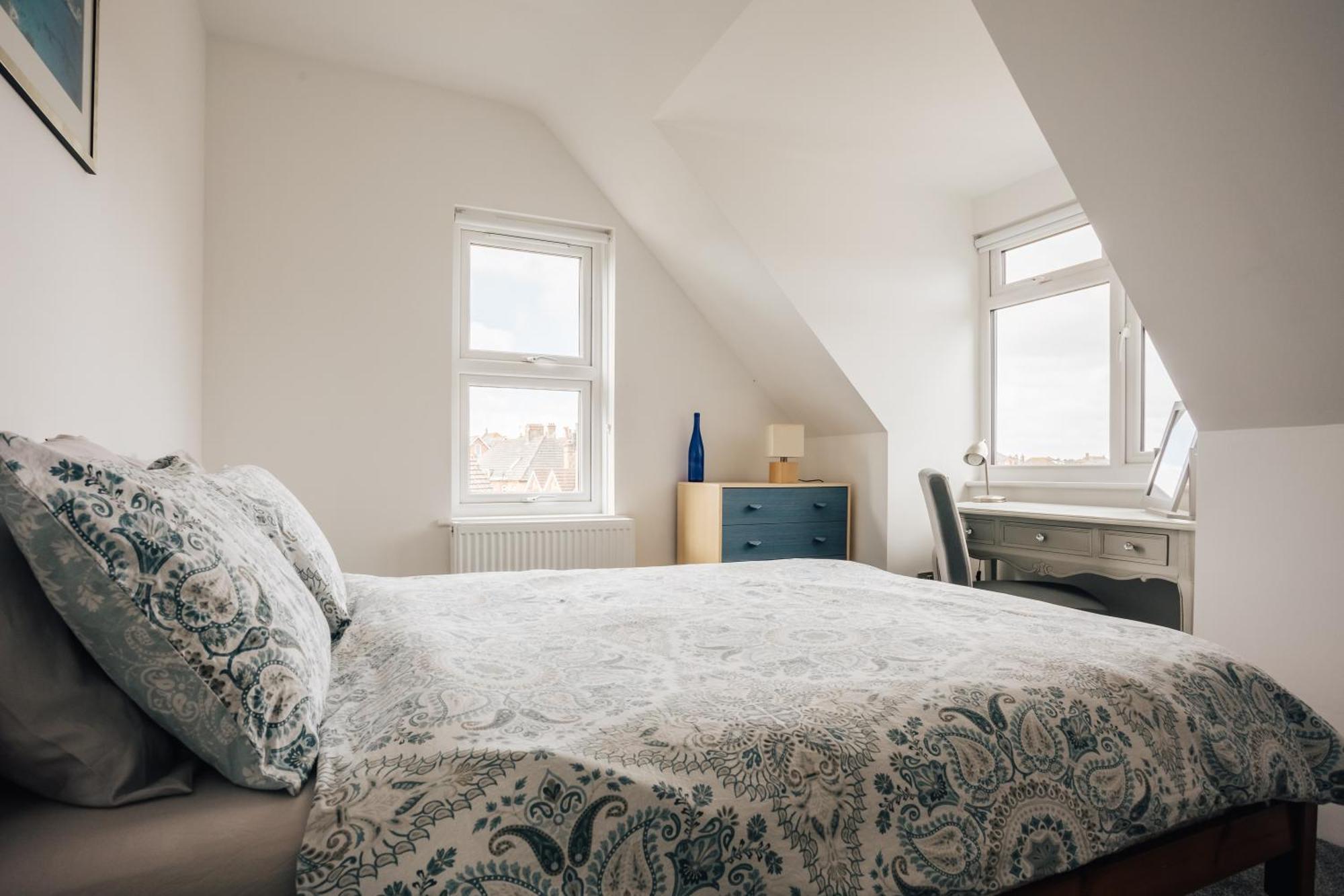 Private Two Bedroom Residence In Southbourne - Private Parking - Off The High Street - Minutes Away From The Beach Μπόρνμουθ Εξωτερικό φωτογραφία