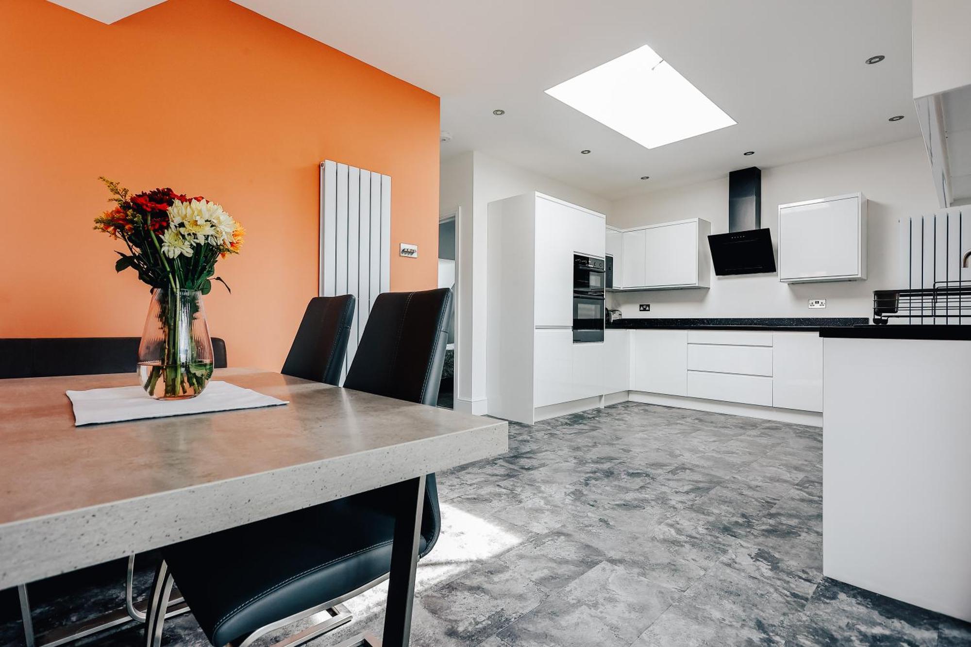 Private Two Bedroom Residence In Southbourne - Private Parking - Off The High Street - Minutes Away From The Beach Μπόρνμουθ Εξωτερικό φωτογραφία