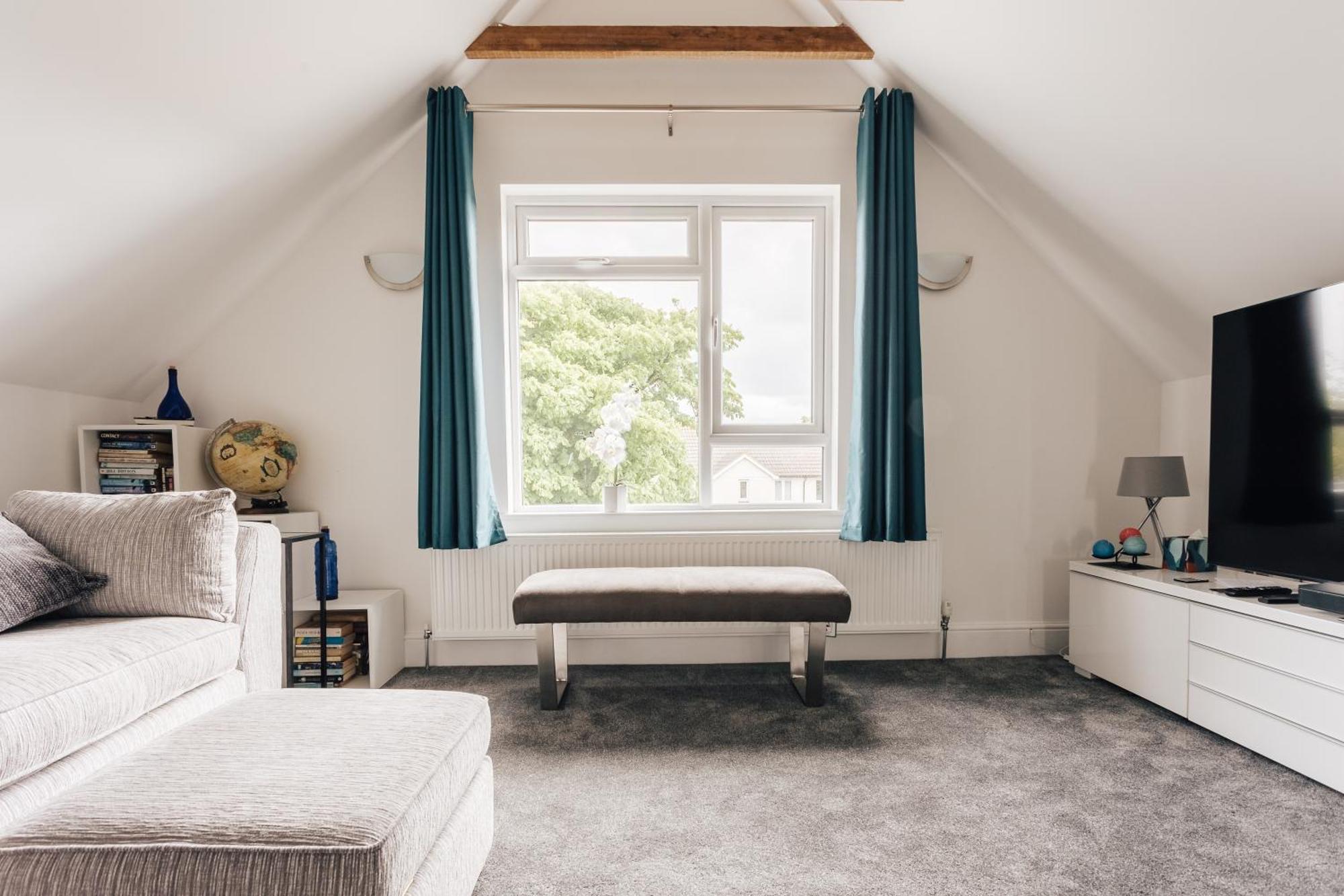 Private Two Bedroom Residence In Southbourne - Private Parking - Off The High Street - Minutes Away From The Beach Μπόρνμουθ Εξωτερικό φωτογραφία