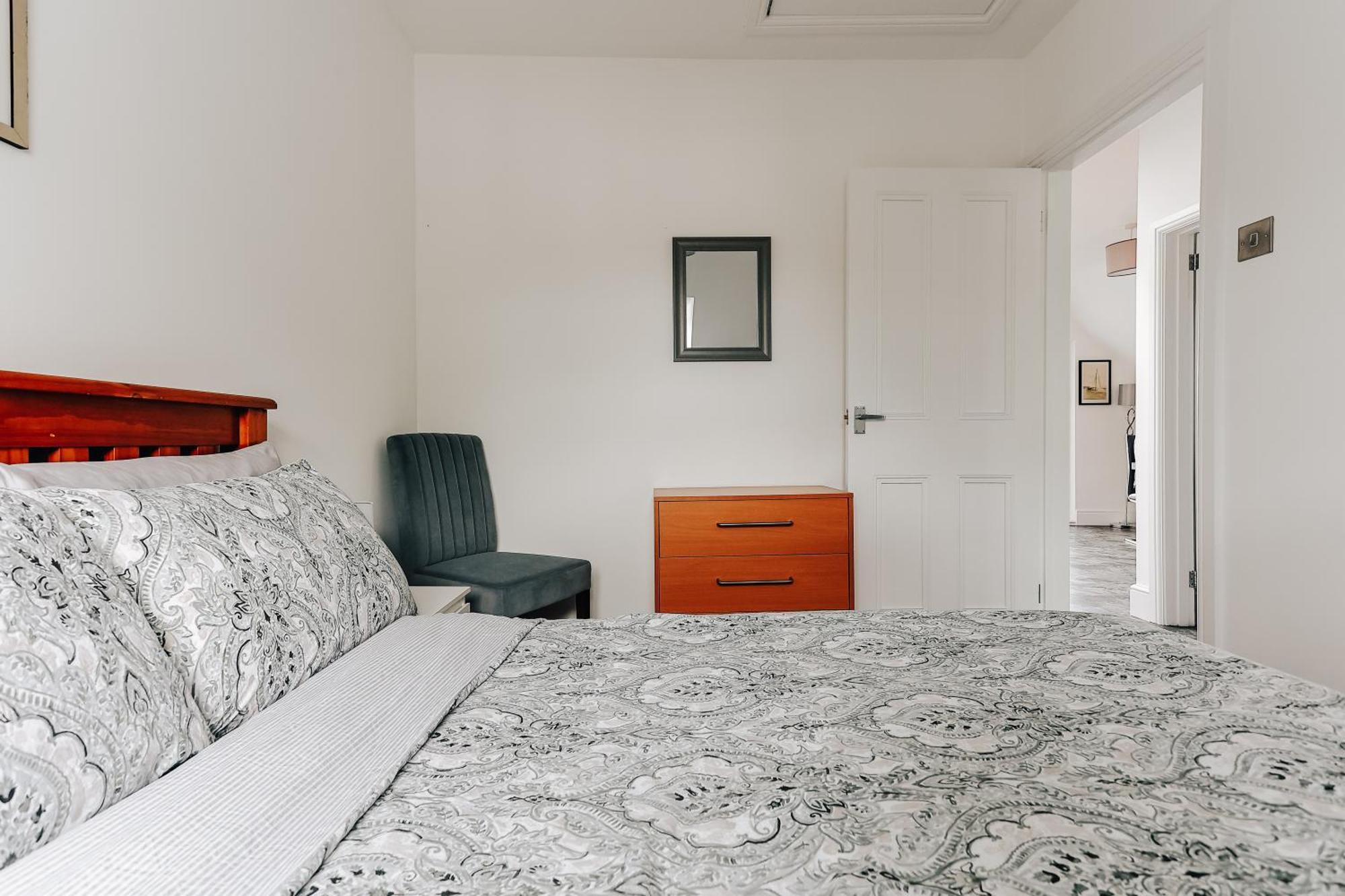 Private Two Bedroom Residence In Southbourne - Private Parking - Off The High Street - Minutes Away From The Beach Μπόρνμουθ Εξωτερικό φωτογραφία