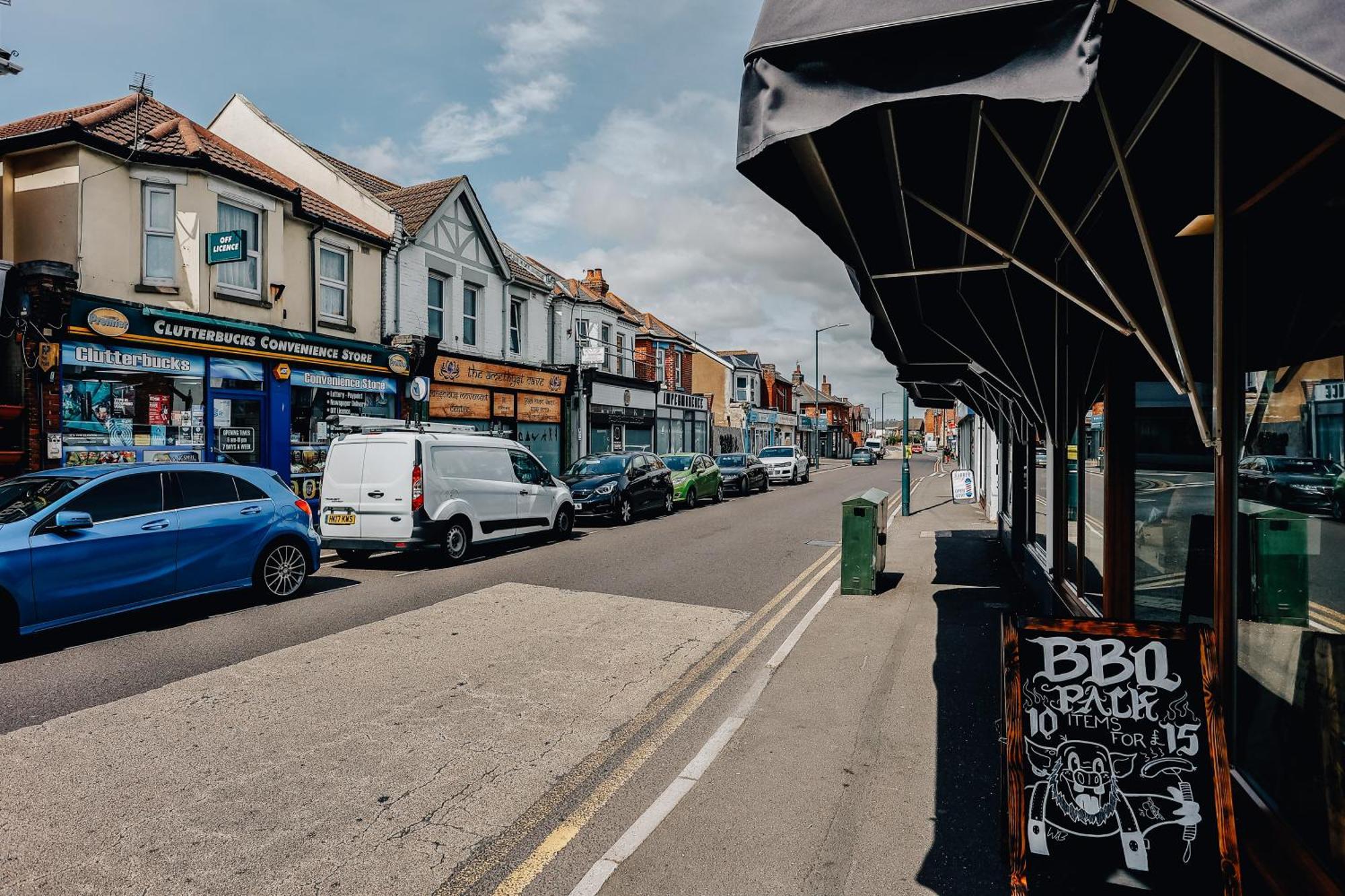 Private Two Bedroom Residence In Southbourne - Private Parking - Off The High Street - Minutes Away From The Beach Μπόρνμουθ Εξωτερικό φωτογραφία